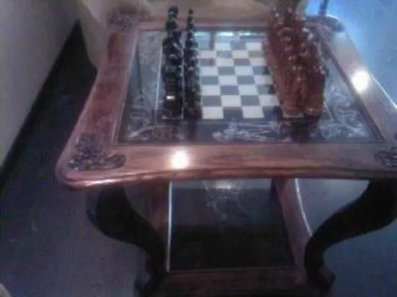 Продаю шахматный стол